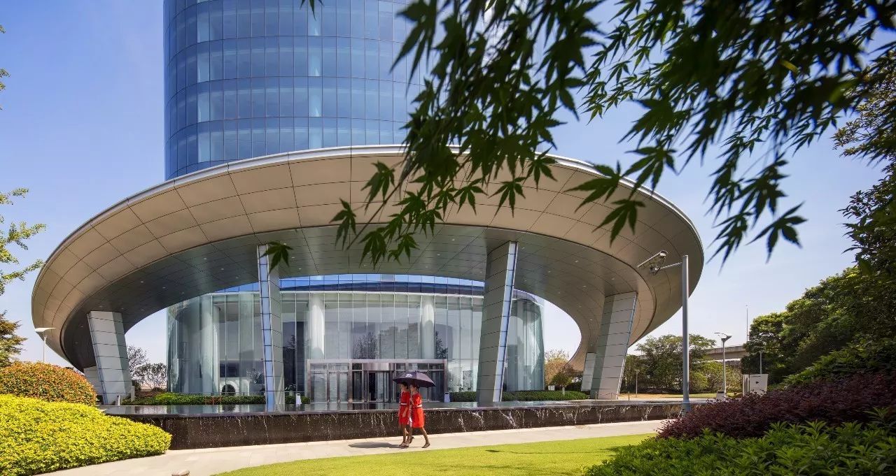 南昌新力中心塔楼直接落地，无裙房