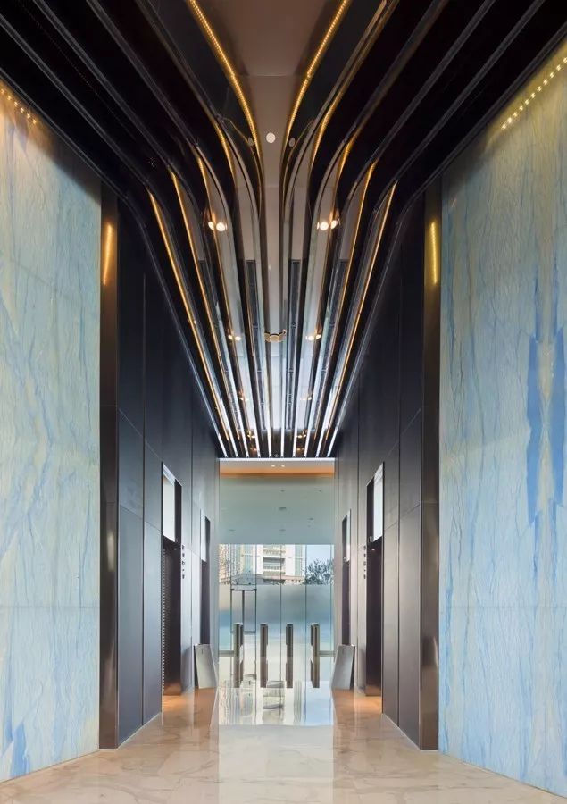 新力地产与拉斯维加斯9888为南昌新力中心打造了4.2m高阔层高、地下双层超大专属车库