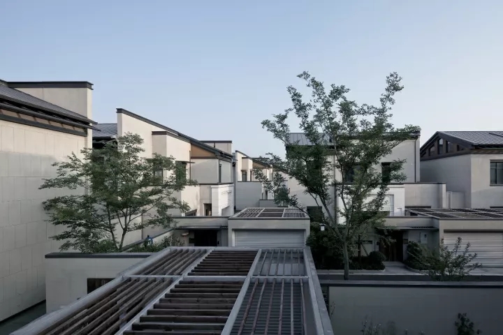 项目中公共空间与私密空间相互嵌套，空间感受富厚