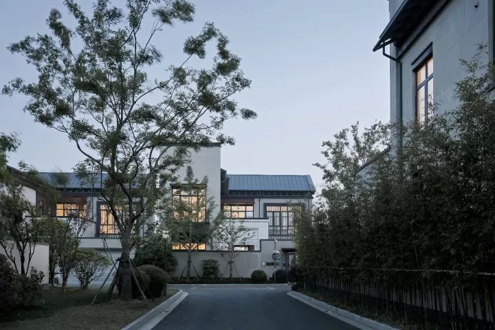 内侧修建单体的院落普遍安顿于修建和蹊径之间以；に矫苄