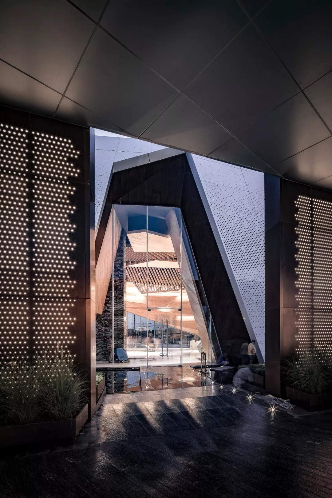 层叠的洞口 by远洋，拉斯维加斯9888修建设计